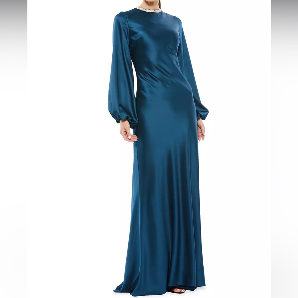 Mac Duggal
Ieena Satin Sheath Gown Size 8